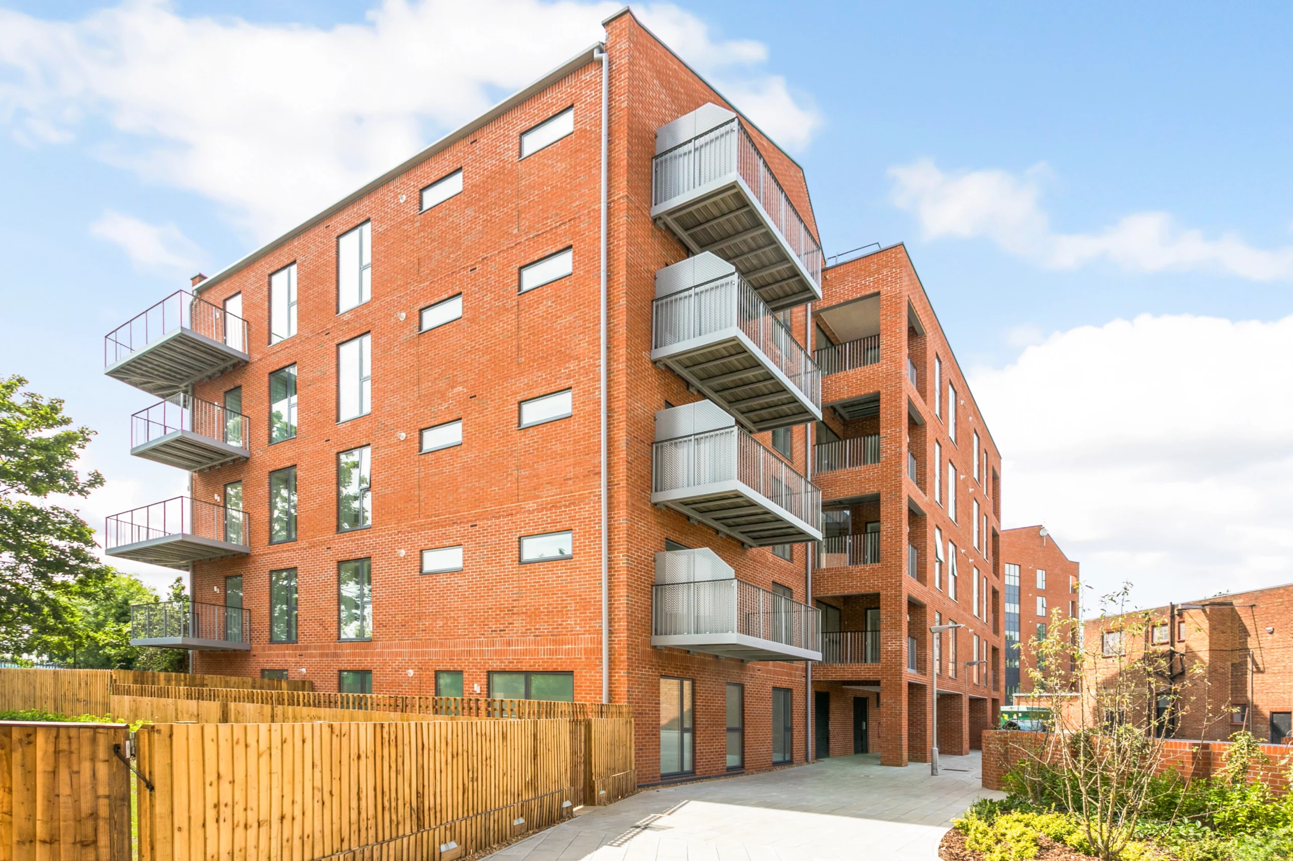 Waterside Heights Horton Road West Drayton Harmond 1 48449 25 scaled What are the benefits of Shared Ownership homes?